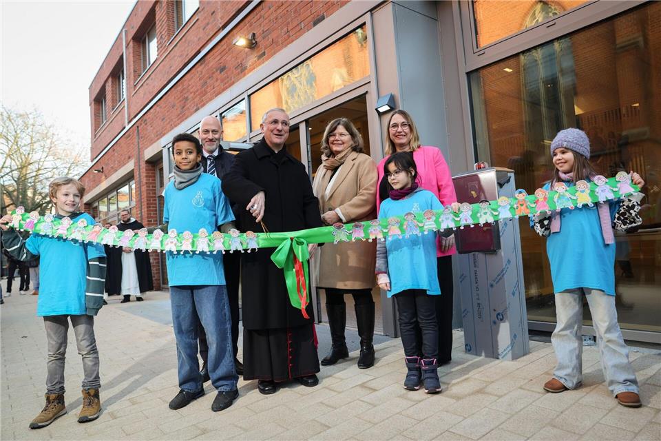 Bei der Einweihung wurde ein grünes Band durchschnitten.Christian Charisius/dpa