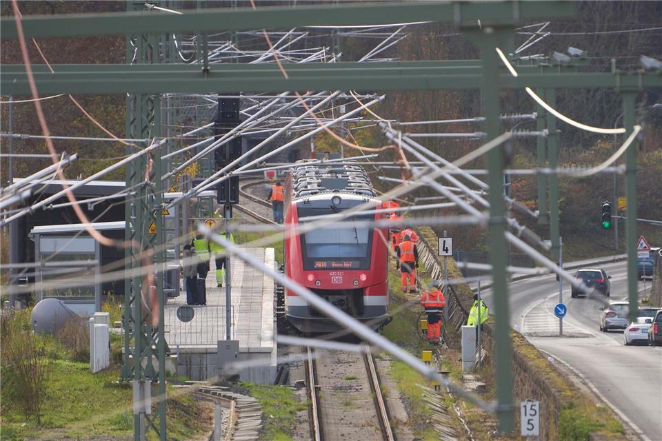 Bei der Elektrifizierung der Schienenstrecken in Rheinland-Pfalz ist noch Luft nach oben (Archivbild)Thomas Frey/dpa