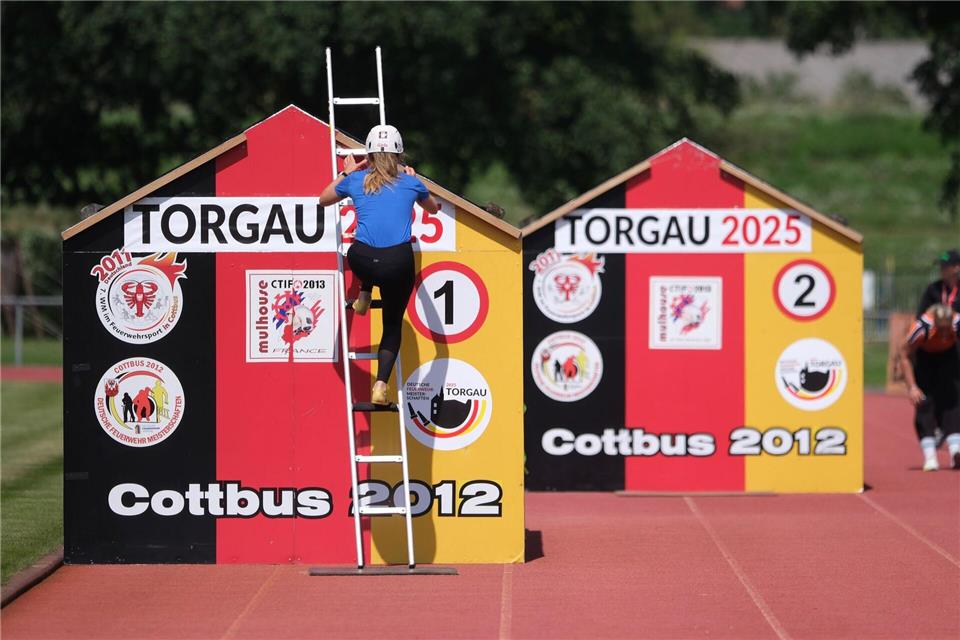 Bei der Eröffnung des Deutschen Feuerwehr-Meisterschaften im sächsischen Torgau war es 2025 zum Eklat gekommen, weil die erste Strophe des Deutschlandliedes erklang. (Archivbild) Sebastian Willnow/dpa
