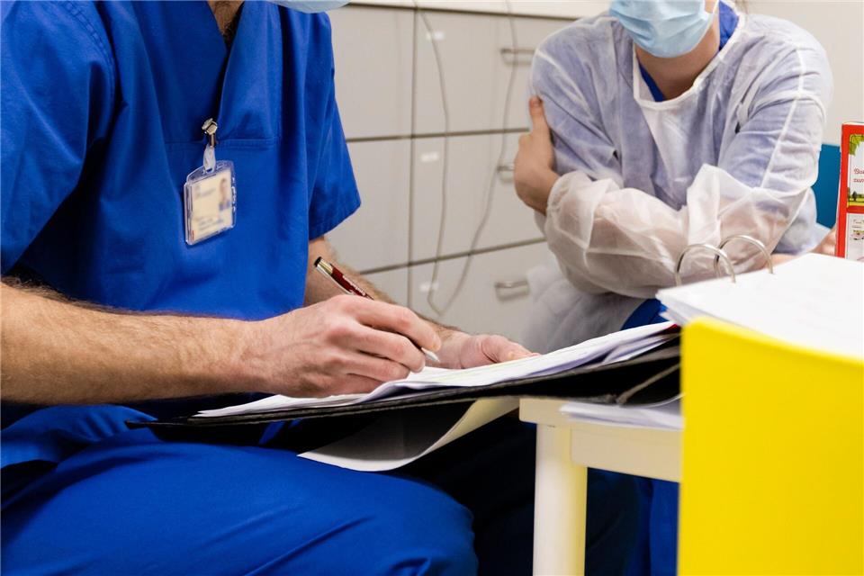 Bei der Erstellung des Dienstplans muss der Arbeitgeber auch Rücksicht auf die Wünsche von Beschäftigten nehmen.Frank Molter/dpa/dpa-tmn