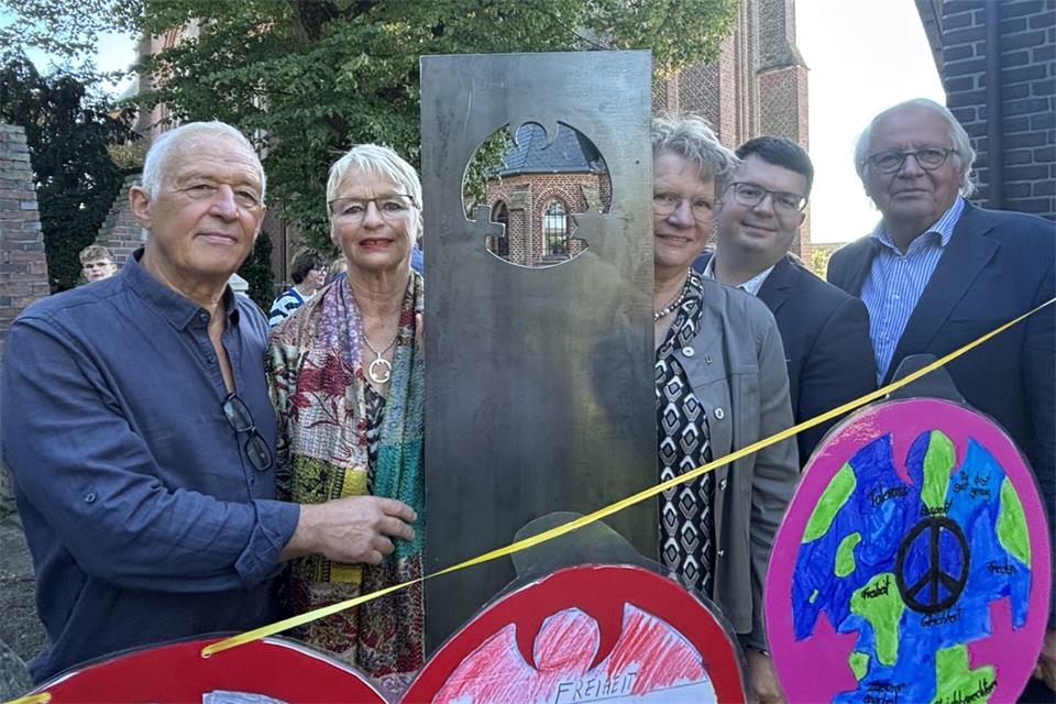 Bei der Feierstunde (von links): Gregor Merten, Carmen Dietrich, Birgitta Elsing-Niehoff, Pastoralreferent Johannes Brockjann, der den Segen sprach, und Dr. Leo Bathe.