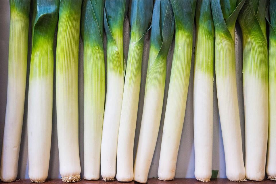 Bei der Frage, wie Lauch wirklich sauber wird, gehen die Meinungen auseinander.picture alliance/dpa/dpa-tmn