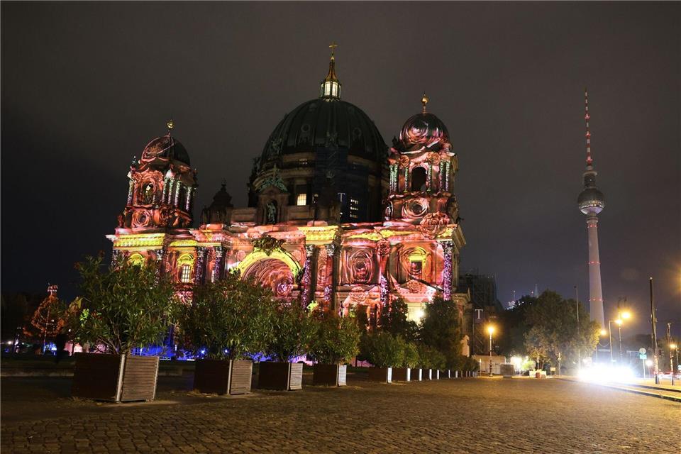 Bei der Generalprobe für das Festival of Lights wird unter anderem der Berliner Dom angestrahlt. (Archivfoto)Joerg Carstensen/dpa