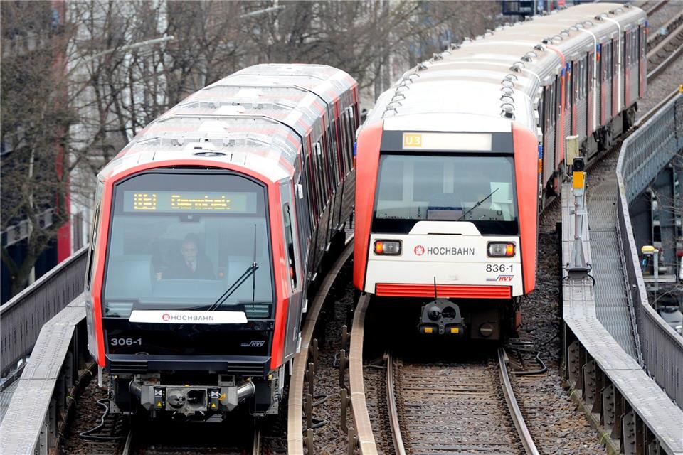 Bei der Hamburger Hochbahn sind nur die neueren Züge vom Typ DT5 klimatisiert. (Archivbild)Angelika Warmuth/dpa
