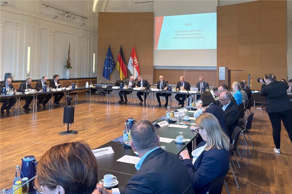 Bei der Industriekonferenz Brandenburg sprechen die Unternehmen mit der Landesregierung über die Lage in der Wirtschaftskrise.Oliver von Riegen/dpa