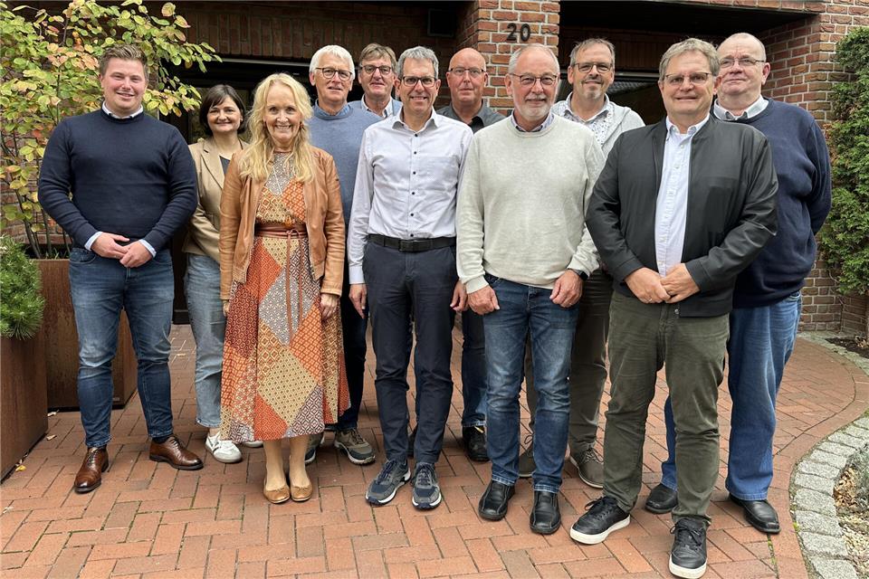 180 Dienstjahre für die Stadt Borken und ihre Bürger Bei der Jubilarfeier anwesend waren: Leiter des Personalbereichs Julian Damm, Gleichstellungsbeauftragte Carina Sienert, Bürgermeisterin Mechtild Schulze Hessing, Jürgen Wehling (25 Jahre), Technischer Beigeordneter Jürgen Kuhlmann, Klaus Wigger (25 Jahre), Stephan Loker (25 Jahre), Hermann Ostendorf (40 Jahre), Ludger Reining (40 Jahre), Martin Dahlhaus (25 Jahre) und Personalratsvorsitzender Ernst Brüninghaus.