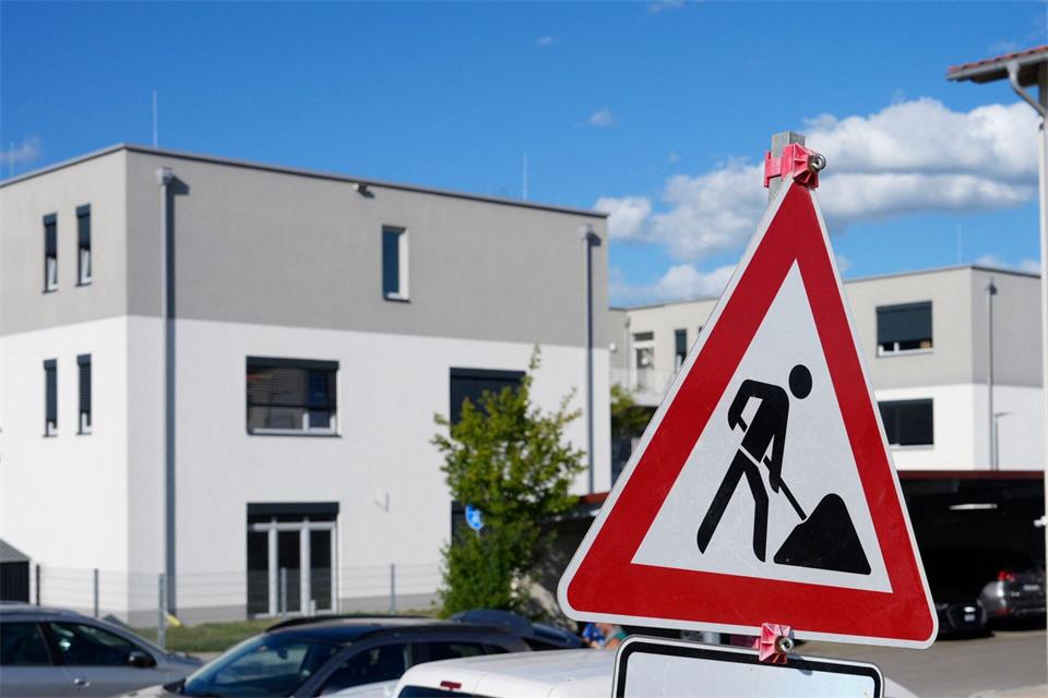 Bei der Klinik gibt es noch einige Baustellen. (Archivbild)Uwe Lein/dpa
