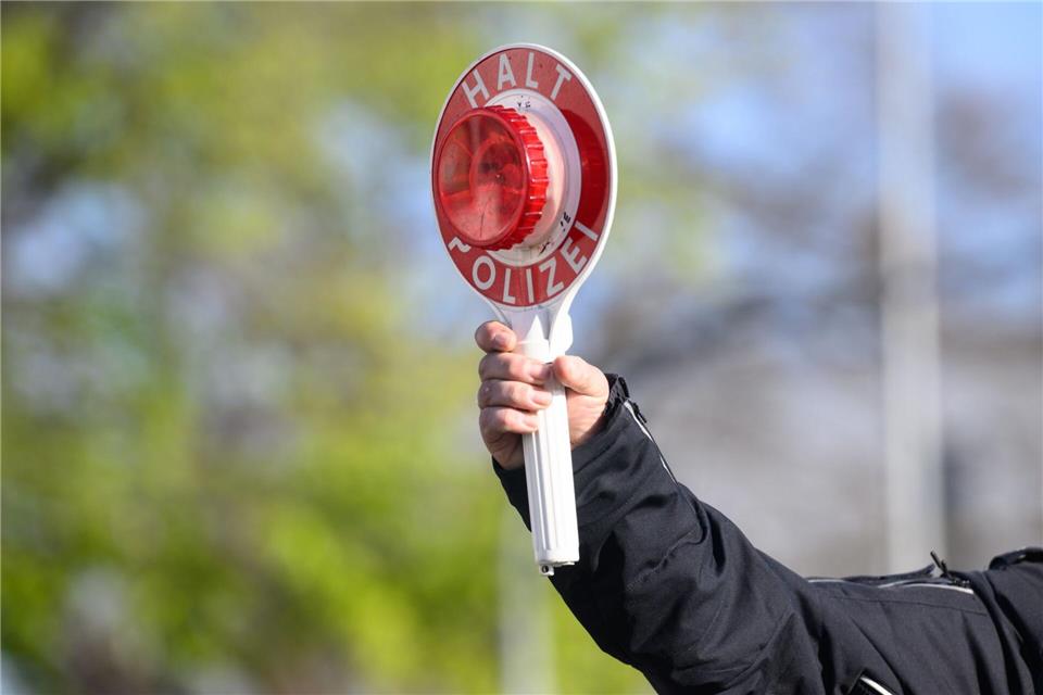 Bei der Kontrolle fanden die Beamten mehrere hochwertige Fahrräder. (Archivbild)Julian Stratenschulte/dpa