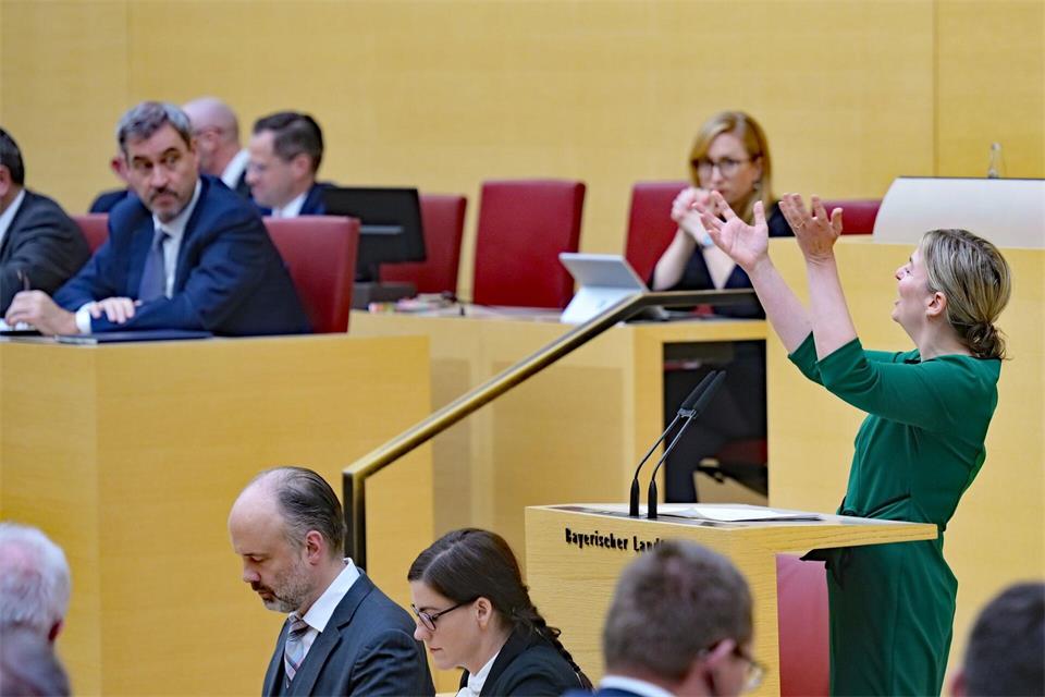 Bei der Landtagswahl 2028 will Schulze als Spitzenkandidatin CSU-Chef Söder herausfordern. „Mein Ziel ist klar: In Bayern Verantwortung übernehmen“, sagt sie zu ihrem Wahlziel. (Archivbild)Malin Wunderlich/dpa