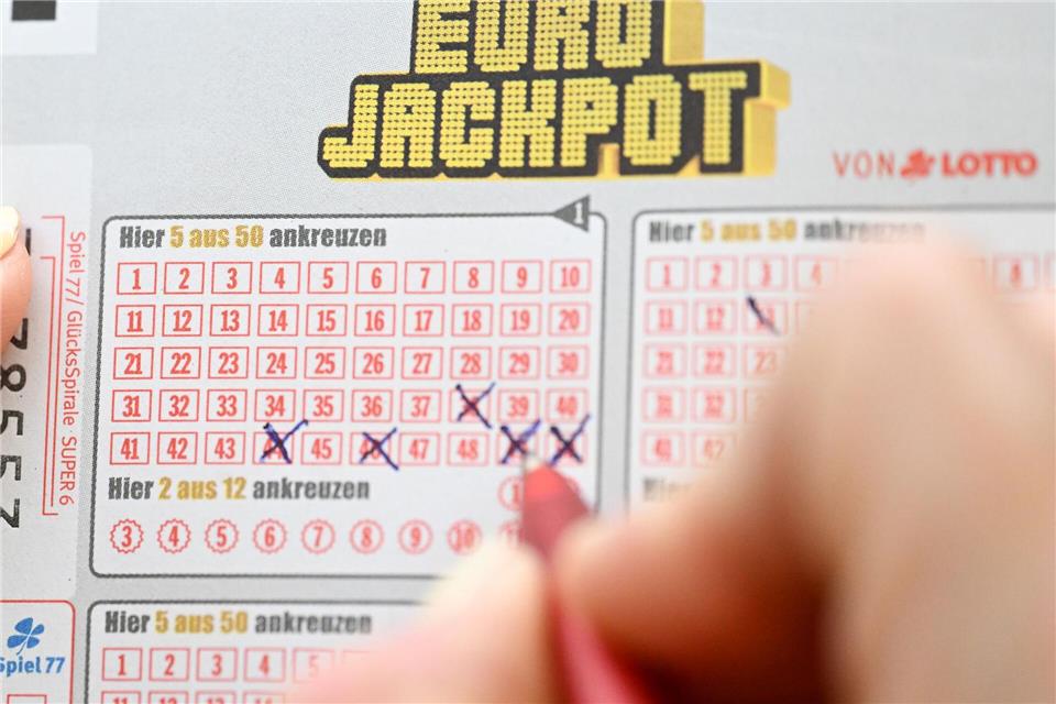 Bei der Lotterie Eurojackpot wurde Ende Juli 2025 in Sachsen-Anhalt ein neuer Gewinn-Rekord von 58.316.471,00 Euro aufgestellt. (Symbolbild)Bernd Weißbrod/dpa