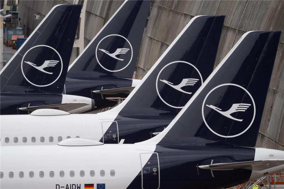 Bei der Lufthansa drohen viele Maschinen am Montag und Dienstag am Boden zu bleiben.Boris Roessler/dpa