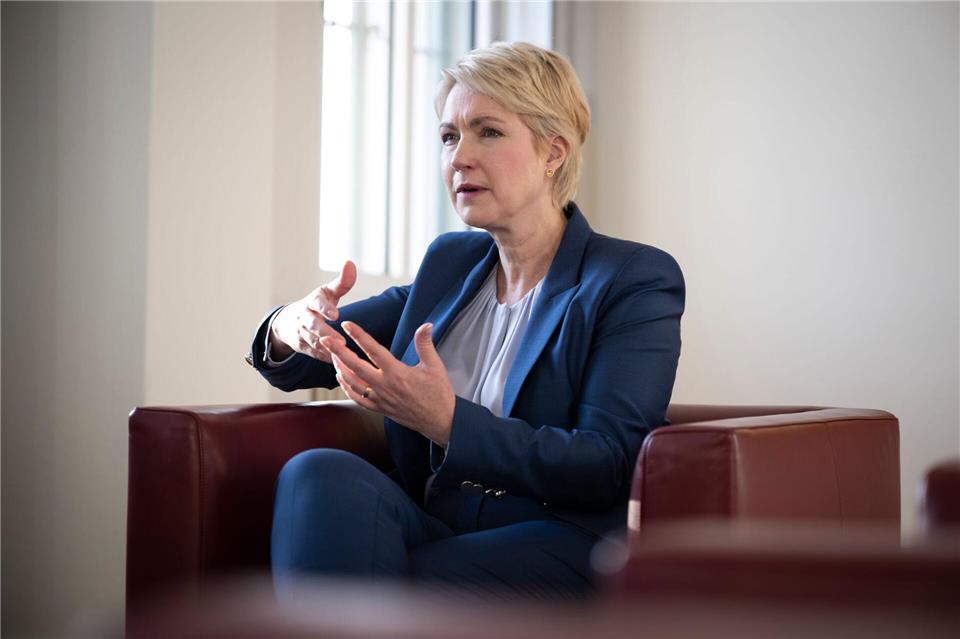 Bei der Ministerpräsidentenkonferenz in Berlin will MV-Regierungschefin Manuela Schwesig (SPD) über ein Social-Media-Verbot für Kinder reden. (Archivbild)Philip Dulian/dpa