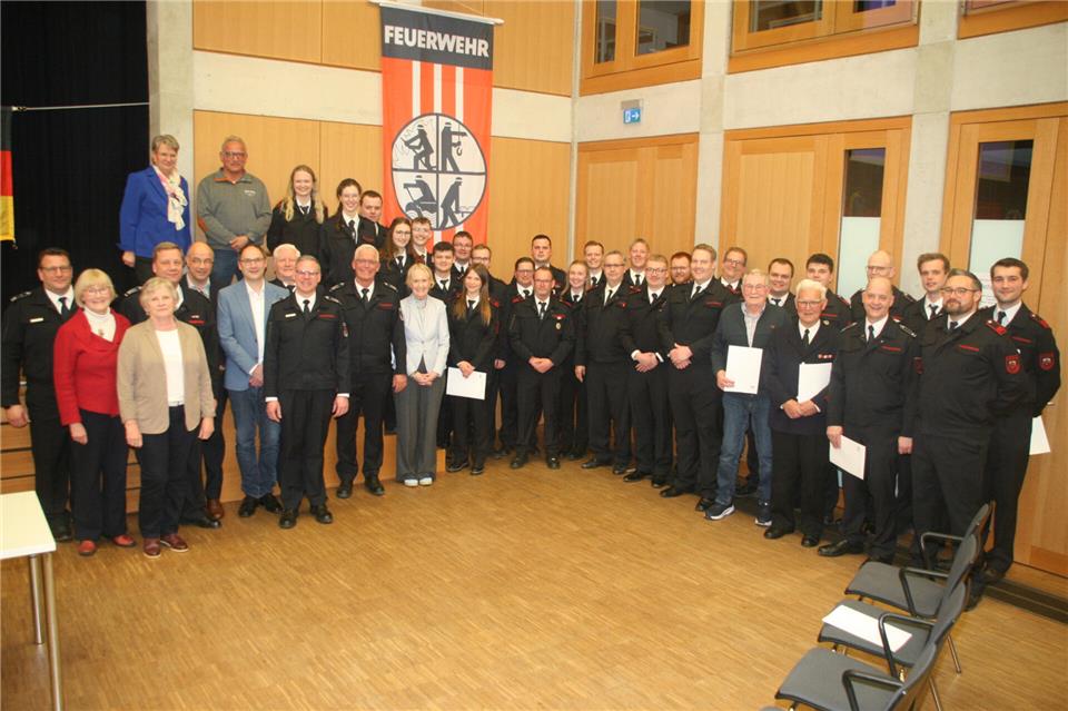Bei der Mitgliederversammlung vom Stadtfeuerwehrverband gab es viele Beförderungen und Ehrungen.
