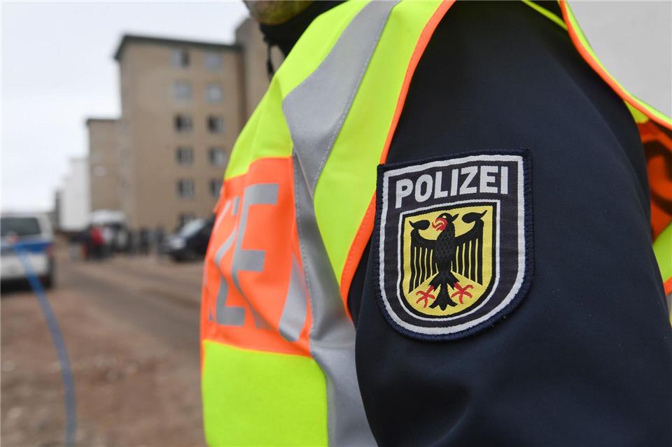 Bei der Razzia waren 95 Polizeibeamte im Einsatz. (Symbolbild)Stefan Sauer/dpa-Zentralbild/dpa
