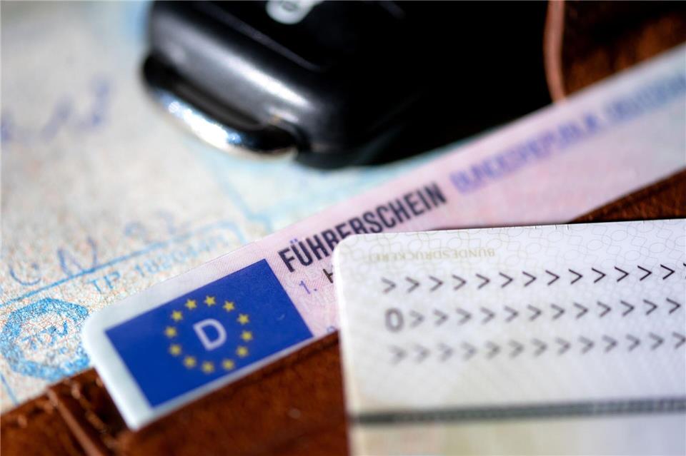 Bei der Reihe an Unfällen entstand ein Schaden von rund 30.000 Euro. (Symbolbild)Sven Hoppe/dpa