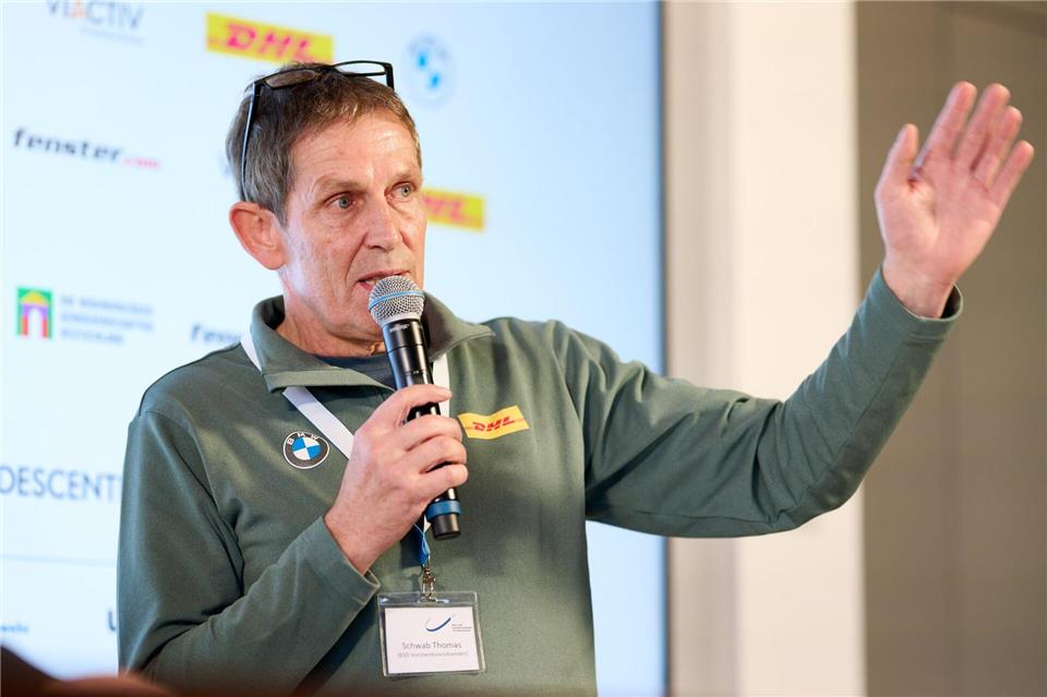 Bei der Saisoneröffnung in Ismaning gibt BSD-Vorstandschef Thomas Schwab auch das Olympia-Ziel aus. (Archivbild)Bernd Thissen/dpa