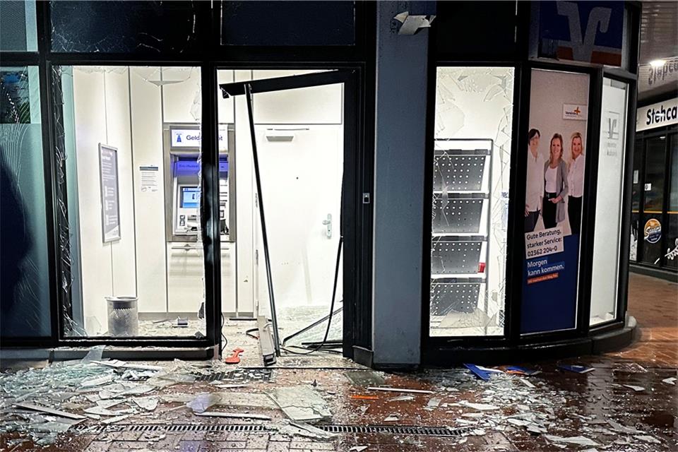 Bei der Sprengung richteten die Täter einen hohen Sachschaden an.