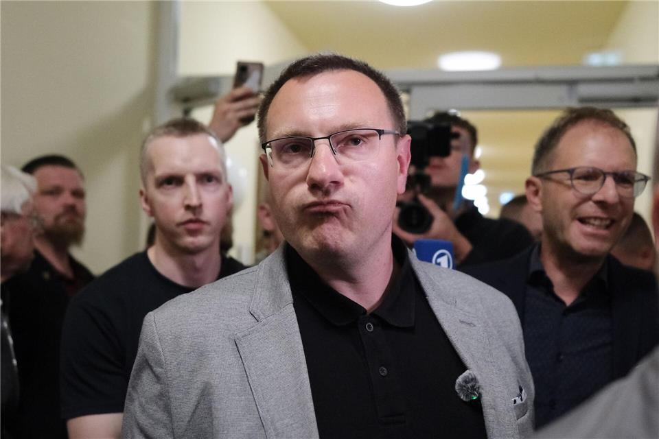 Bei der Stichwahl in Aue-Bad Schlema war der Freie Sachsen-Kandidat Stefan Hartung dem CDU-Kandidaten Marcus Hoffmann unterlegen. (Archivbild)Sebastian Willnow/dpa