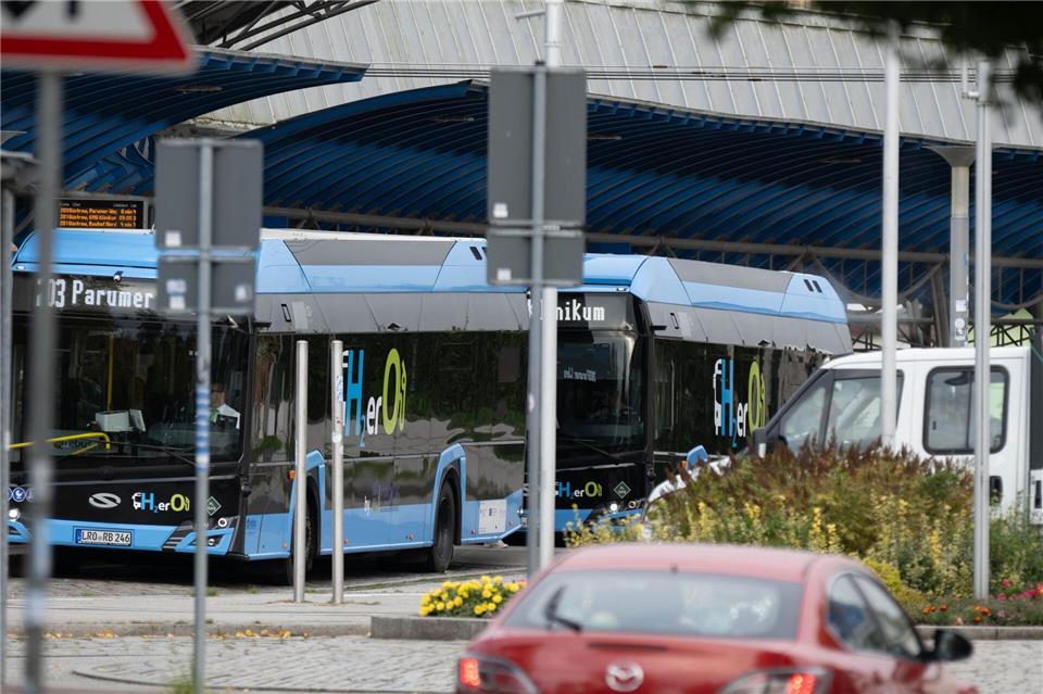 Bei der Suche nach dem achtjährigen Fabian in Güstrow untersucht die Polizei auch Videoaufnahmen aus Bussen.Stefan Sauer/dpa