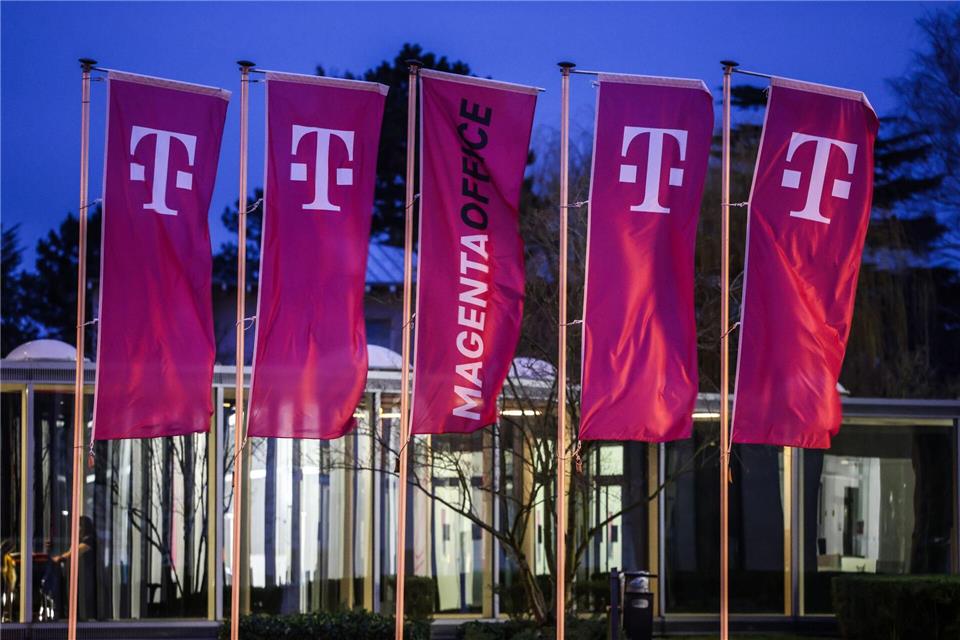 Bei der Telekom gibt es Grund zur Freude: Der Magenta-Konzern hat einen KI-Auftrag des Bundes an Land gezogen. (Archivbild)Oliver Berg/dpa
