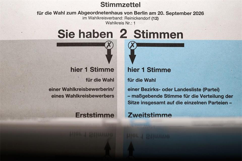 Bei der Wahl zum Abgeordnetenhaus können zwei Stimmen abgegeben werden.Sebastian Gollnow/dpa