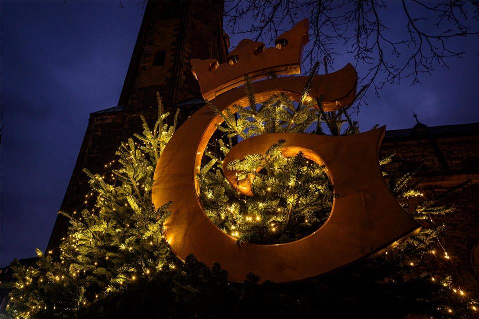 Bei der „Wunschbaum“-Aktion erfüllen Menschen anderen Menschen mit wenig Geld Wünsche.Swen Pförtner/dpa