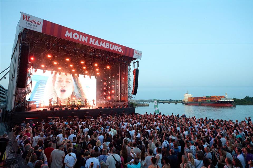 Bei der ZDF-Silvesterparty wird es eine schwimmende Bühne vor der Uferpromenade geben. (Archivbild)Georg Wendt/dpa
