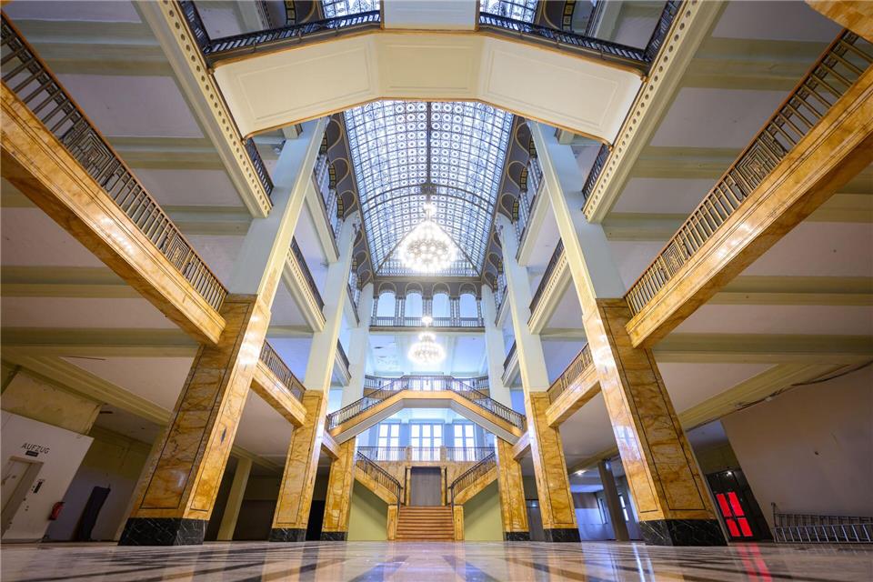 Bei der geplanten Sanierung des Görlitzer Jugendstil-Kaufhauses sind jetzt Fragen des Denkmalschutzes geklärt (Archivbild).Robert Michael/dpa