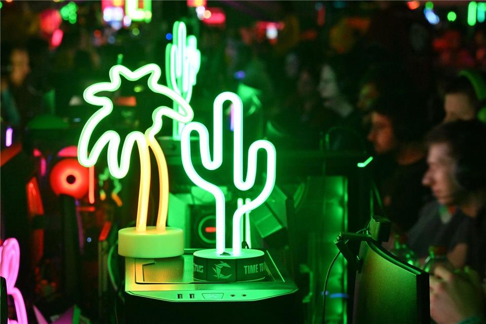 Bei der größten LAN-Party im deutschsprachigen Raum konnten 2.300 Teilnehmende theoretisch 70 Stunden nonstop durchspielen. Hendrik Schmidt/dpa