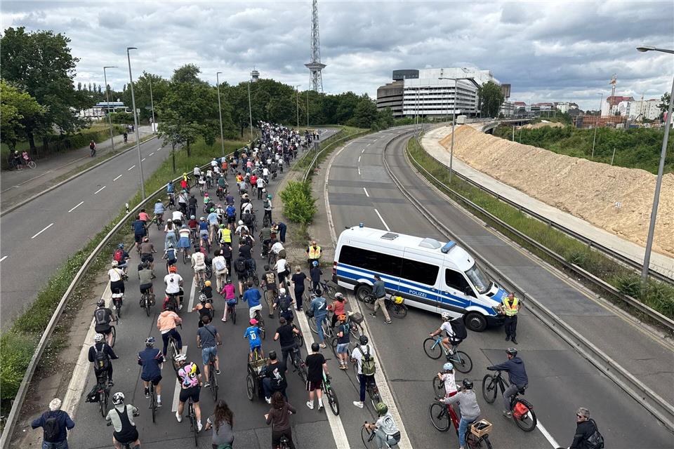 Bei der großen Fahrradsternfahrt des Allgemeinen Deutschen Fahrrad-Clubs (ADFC) Berlin können die Teilnehmer jedes Jahr auch Autobahnabschnitte befahren. (Archivbild)Michael Kappeler/d/dpa