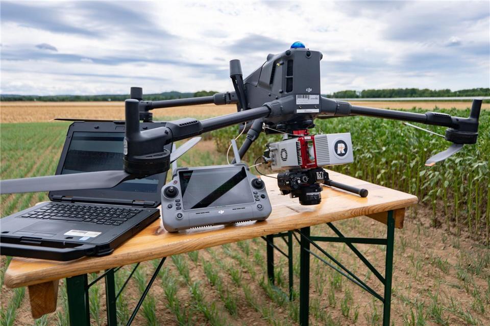 Bei der landwirtschaftlichen Forschung kommt am Campus Klein-Altendorf auch eine Drohne zum Einsatz. Benjamin Westhoff/dpa