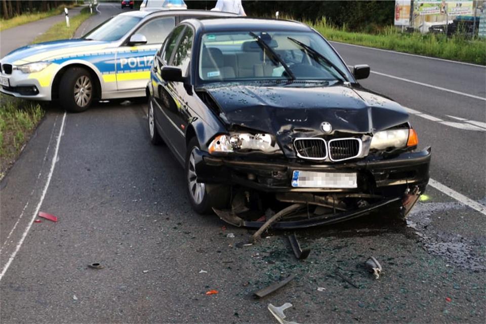 Bei einem Auffahrunfall sind am Sonntag in Erle vier Personen verletzt worden.