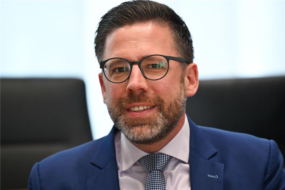 Bei einem Besuch in der Justizvollzugsanstalt Rohrbach hat der rheinland-pfälzische Justizminister Philipp Fernis (FDP) das Engagement der JVA-Mitarbeiterinnen und Mitarbeiter gewürdigt. (Archivbild)Arne Dedert/dpa
