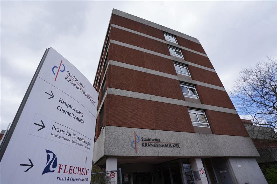Bei einem Brand im Städtischen Krankenhaus Kiel sind mehrere Menschen verletzt worden. (Archivbild)Marcus Brandt/dpa