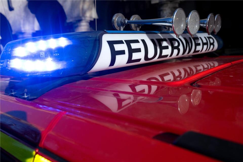 Bei einem Brand in einem Pflegeheim wird eine 87-jährige Bewohnerin verletzt. (Symbolbild)Sven Hoppe/dpa