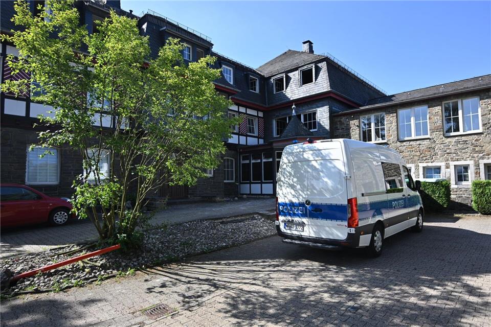 Bei einem Brand in einem Wohnkomplex in Monschau sind drei Menschen ums Leben gekommen. Henning Kaiser/dpa