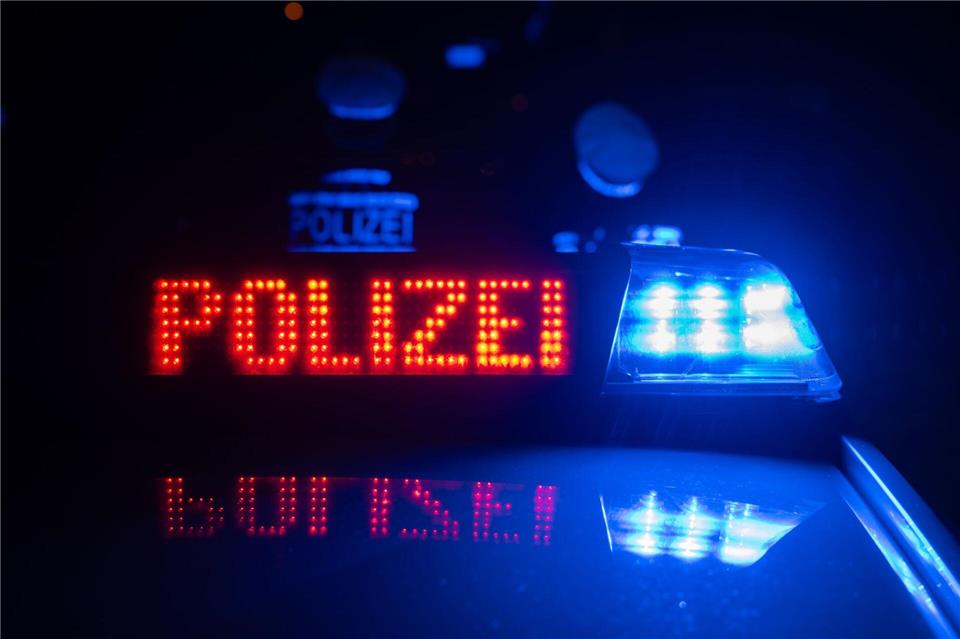 Bei einem Einsatz wegen Ruhestörung in Bremen wird eine Polizistin verletzt. (Symbolbild)Marijan Murat/dpa