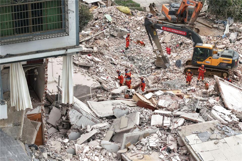 Bei einem Erdbeben in Südchina sind mindestens drei Menschen ums Leben gekommen. Li Hanchi/XinHua/dpa