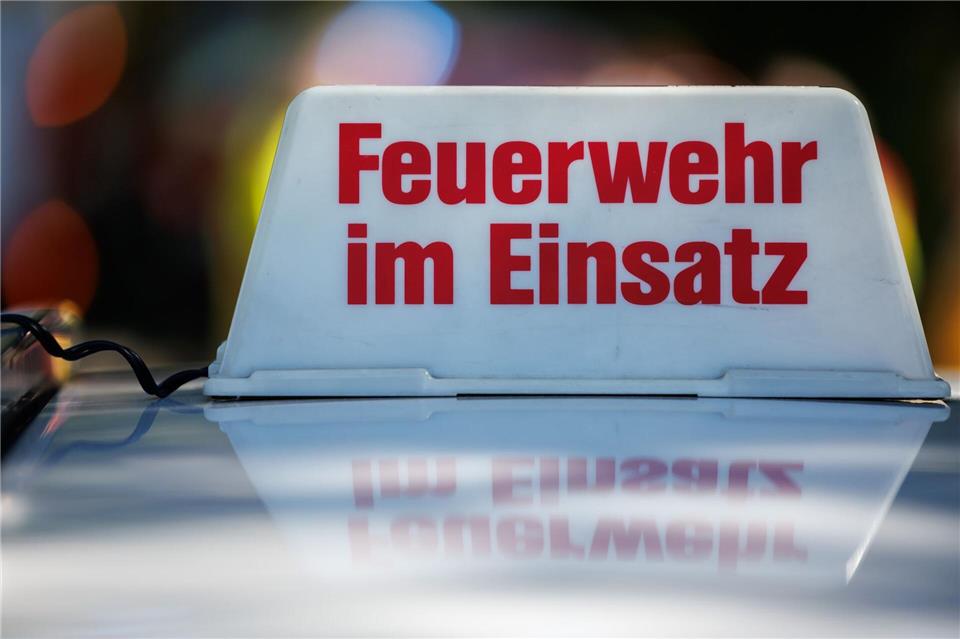 Verletzte und hoher Sachschaden bei Brand von Wohncontainern Bei einem Feuer in einem Container-Wohnheim im Allgäu ist hoher Sachschaden entstanden, mehrere Menschen wurden leicht verletzt. (Symbolbild)Daniel Karmann/dpa