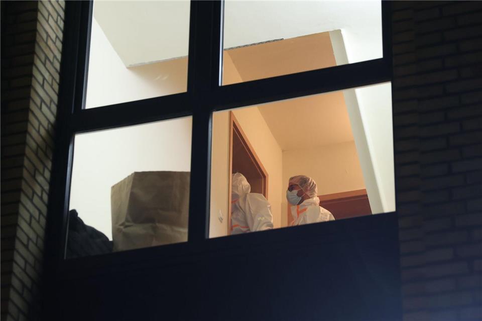 Bei einem Polizeieinsatz in Hamburg ist eine Frau wegen des Verdachts festgenommen worden, einen Mann getötet zu haben.Georg Wendt/dpa