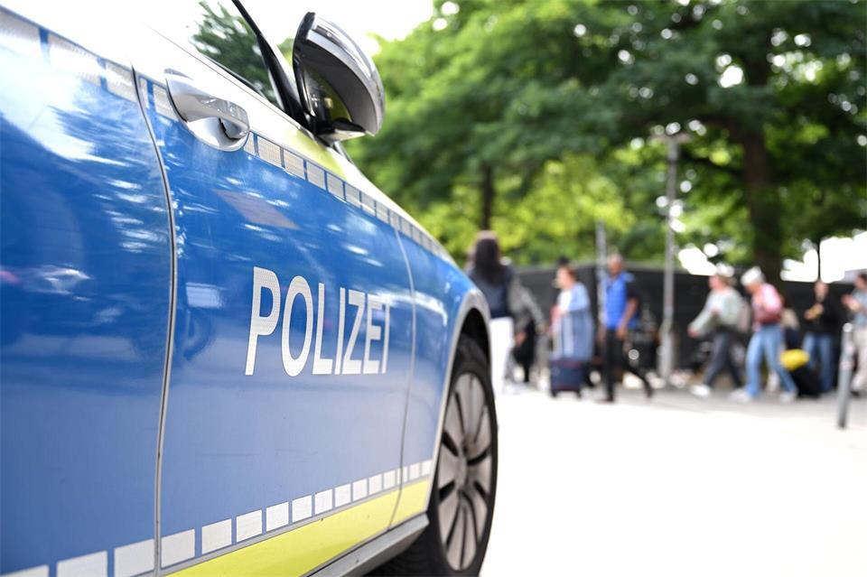 Bei einem Streit in der Nähe einer Drogenhilfe-Einrichtung am Hamburger Hauptbahnhof hat ein Mann einen anderen mit einem Messer verletzt. (Symbolbild)Lilli Förter/dpa