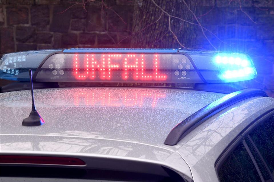 Bei einem Unfall auf der A23 Hamburg-Heide sind vier Menschen leicht verletzt worden. (Symbolbild)Carsten Rehder/dpa