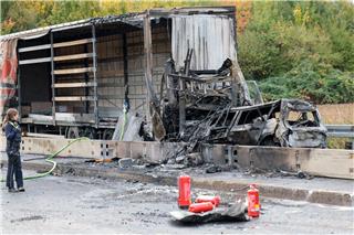 Bei einem Unfall auf der A59 bei Köln ist ein Mensch getötet worden.Thomas Banneyer/dpa