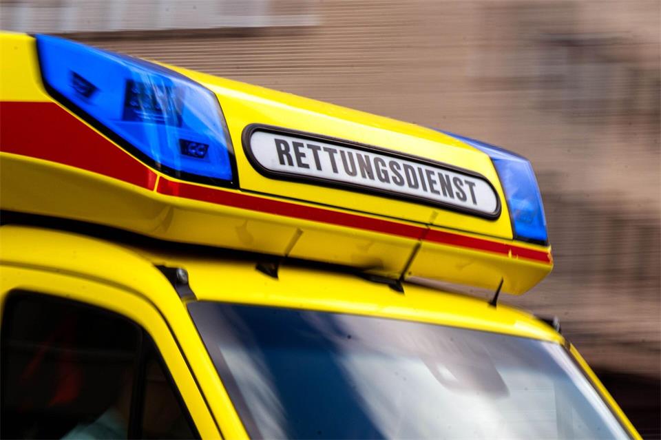 Bei einem Unfall in Bremen ist ein Kind schwer verletzt worden. (Symbolbild)Sina Schuldt/dpa