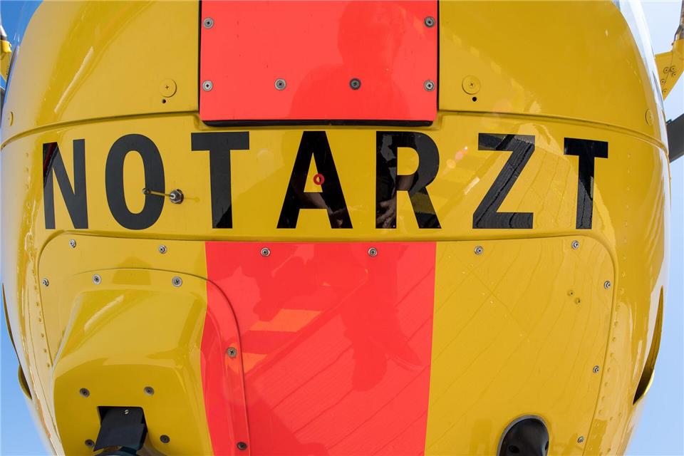 Bei einem Unfall mit einer Fünfjährigen an der Landesgrenze zu Niedersachsen war auch ein Rettungshubschrauber im Einsatz. (Symbolbild)Fabian Sommer/dpa