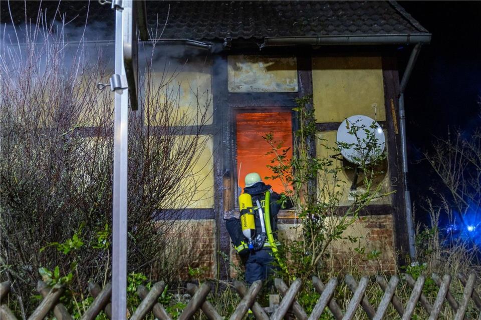 Bei einem Wohnungsbrand in Porta Westfalica ist eine Person gestorben. Michael Horst/Feuerwehr Porta/dpa