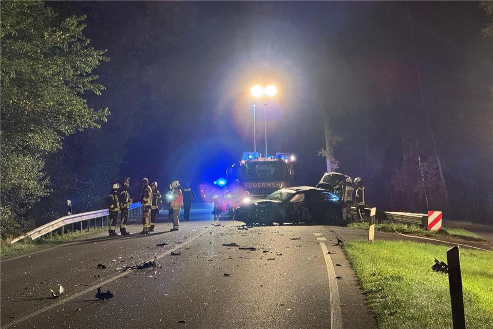 Autofahrer stirbt bei Zusammenstoß Bei einem Zusammenstoß zweier Autos stirbt ein 64 Jahre alter Fahrer.Matthias Brüning/dpa