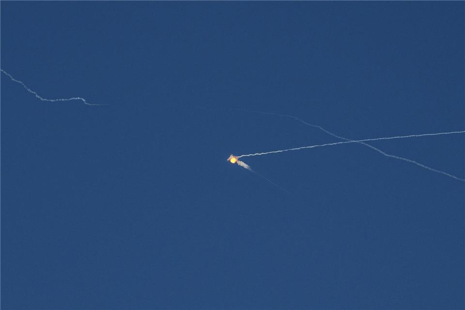 Bei einem erneuten Raketenangriff Russlands auf die Ukraine sterben wieder mehrere Menschen. (Archivbild)Evgeniy Maloletka/AP/dpa