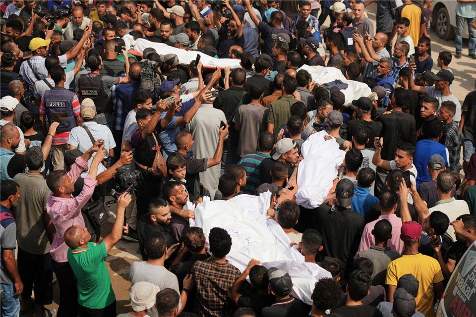 Bei einem israelischen Luftangriff wurden in Gaza fünf Mitarbeiter von Al-Dschasira getötet.Jehad Alshrafi/AP/dpa