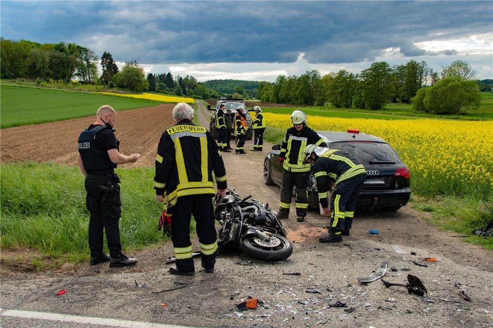 Bei einem missglückten Überholversuch ist ein Motorradfahrer im Kreis Gießen am Nachmittag tödlich verunglückt.Fuldamedia/Cw/dpa